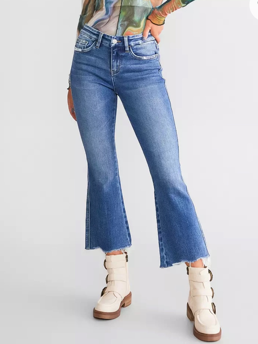 Flying Monkey Mid-Rise Cropped Flare Stretch Jean
Size 29